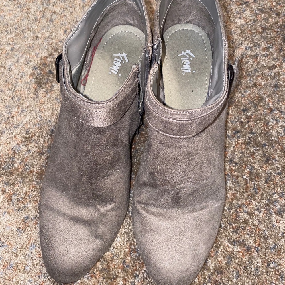 High Heals - Picture 3 of 3
